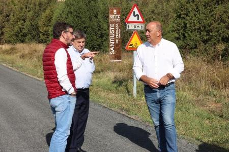 Imagen El presidente de la Diputación visita el resultado de los trabajos realizados en seis carreteras de la red viaria provincial en los que se han invertido más de un millón de euros